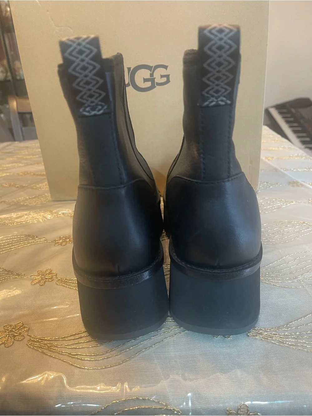 UGG exposed zips